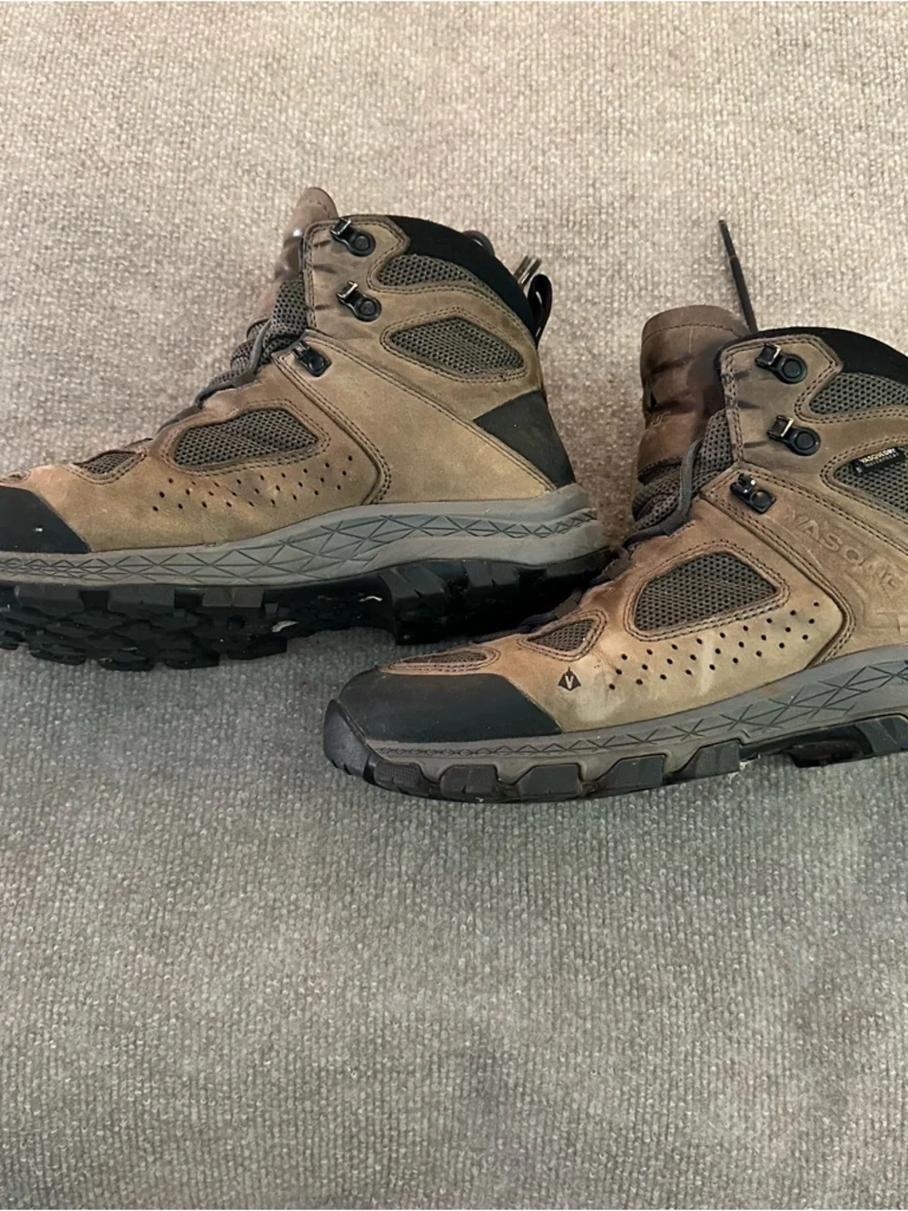 Vasque Brown and Gray Men's Waterproof Trail Boots Size 11 Wide
